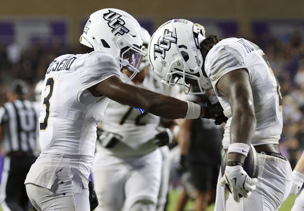 UCF กล่าวว่า WR Xavier Townsend และคนอื่น ๆ อีก 4 คนจะทำการย้ายสนามและเตรียมตัวสำหรับการโอนย้าย